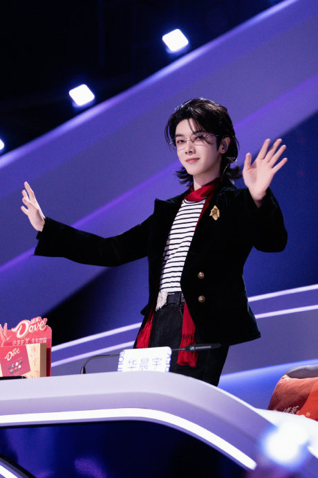 在音综《声鸣远扬》中，华晨宇主动放弃投票权的深层原因和行业意义是什么？