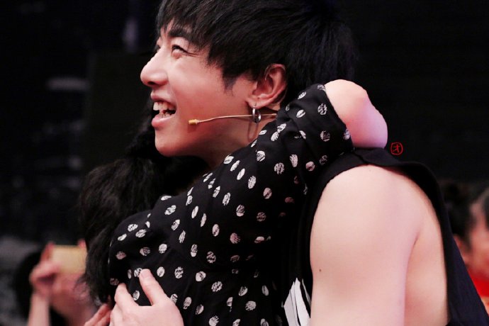 华晨宇私下里还有哪些不为人知的亲民举动？