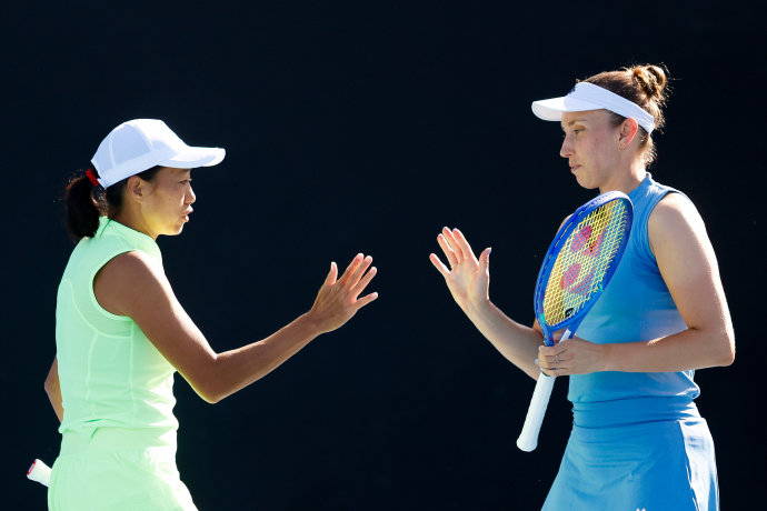 在决胜盘抢十局中，张帅那记关键击球的落点到底有多极限？