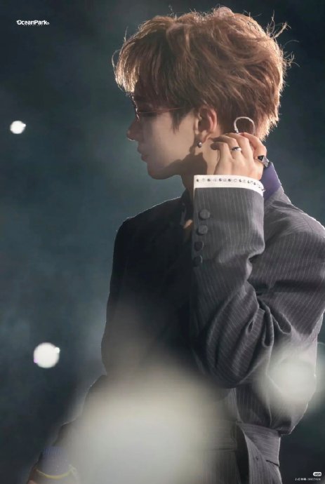 汪苏泷2026年「明日世界」巡演的主题与舞美设计有何亮点？