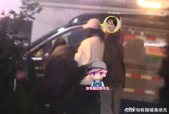 为什么杨紫踉跄扶人事件能引发网友的广泛共鸣？