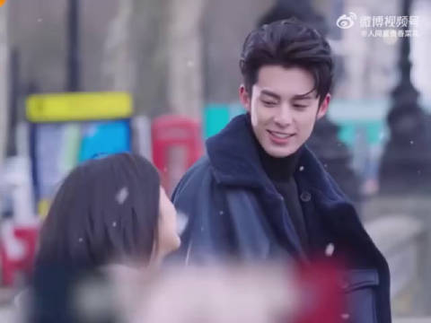 沈月一句 “我们都八年啦”，直接把回忆拉满