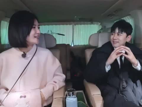 谢娜夜骑为张杰送花