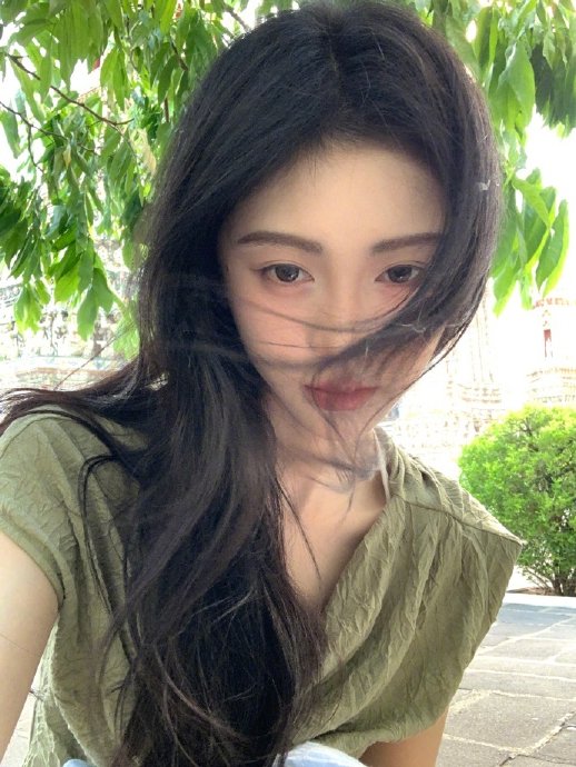 鞠婧祎为什么多次选择海洋馆和水边场景进行拍摄？