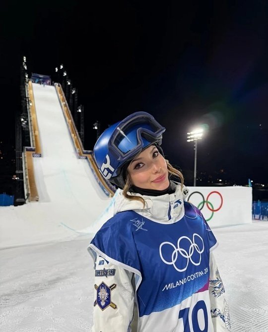 谷爱凌在训练和比赛中如何平衡谦卑与自信？