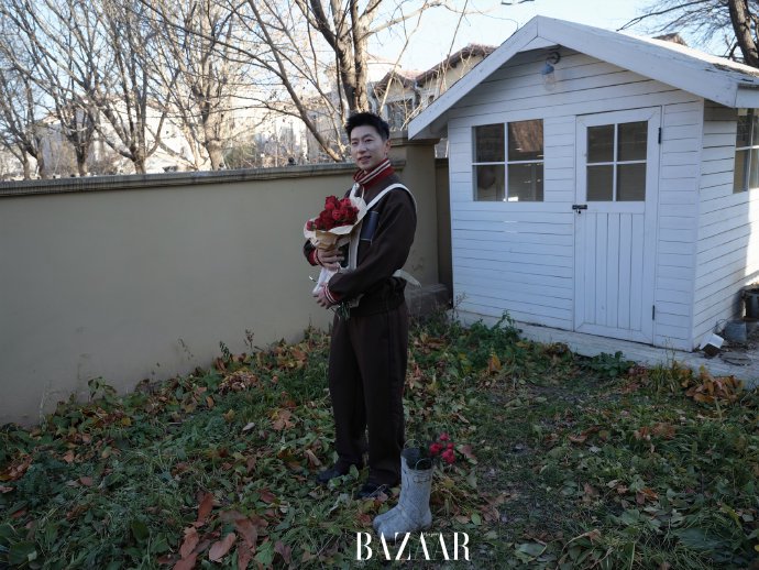 马龙的绘画风格和作品主要展现了哪些个人特点？