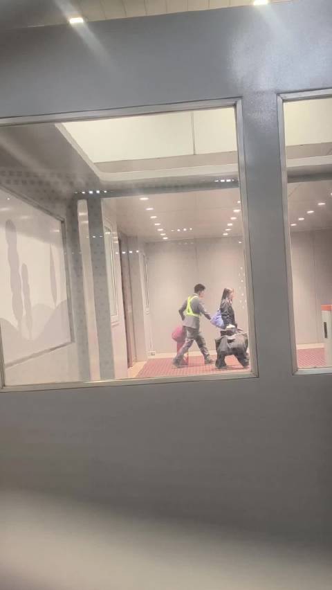 唐嫣此刻的生活 还以为你这个月不回来了呢，嘻嘻