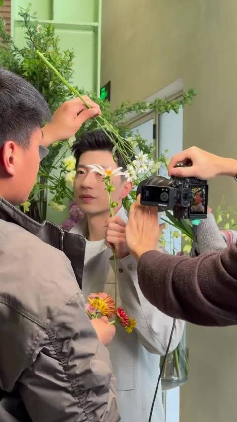 龙队真是花美男了哈哈 马龙