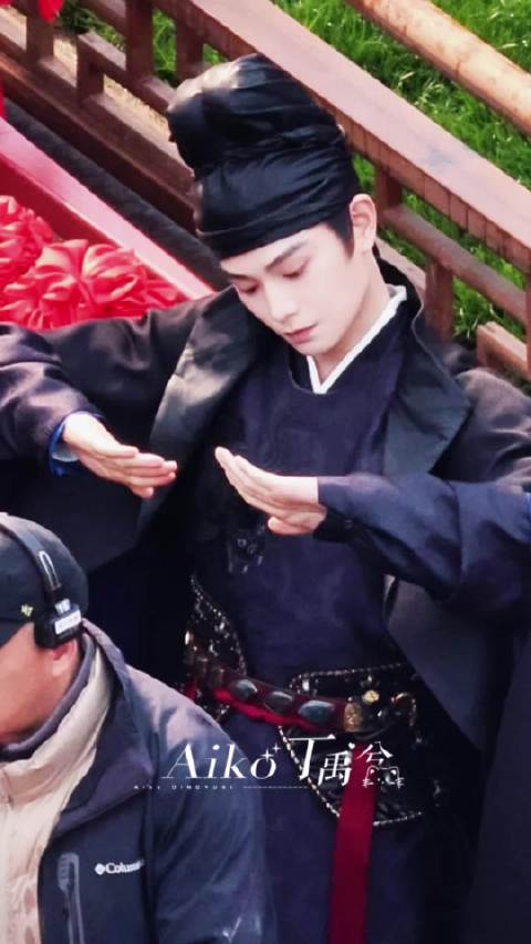 小猪小猪臭屁中