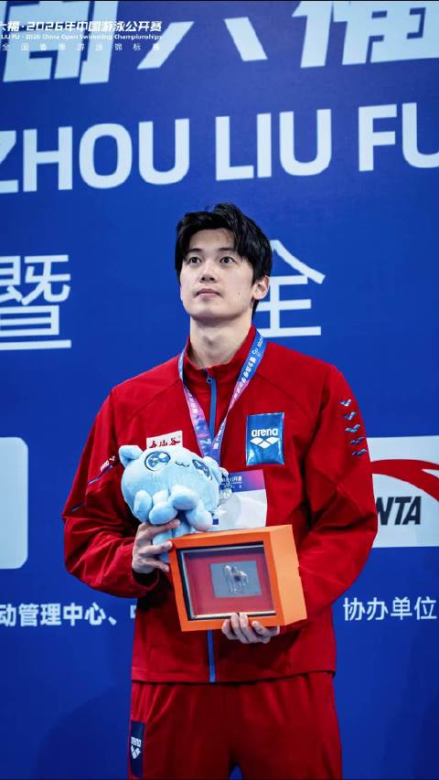 发布视频，回顾了他的中国游泳公开赛之旅：2026深圳中国公开赛vlog