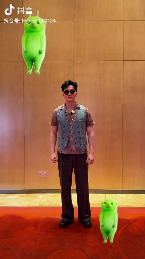 等等 晨哥也拍这个了 或许是惩罚？