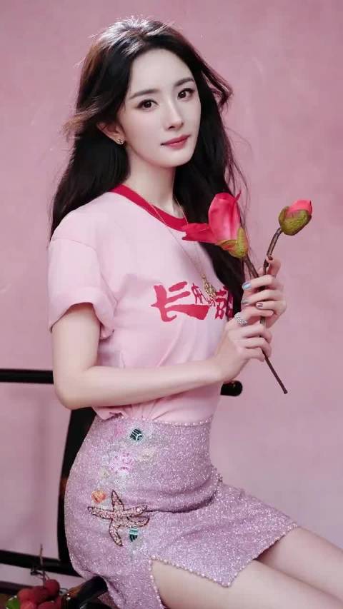 杨幂示意周深秒懂被赞情商高