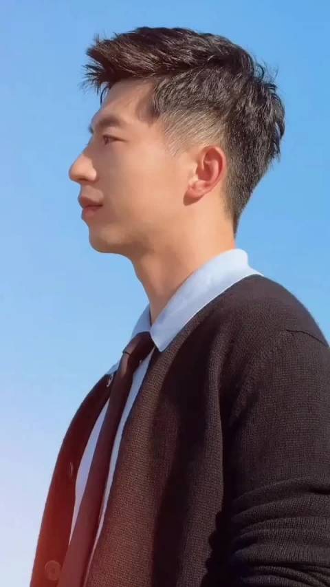 马龙真的是比赛一对黑眼袋，生活一对明亮的星星平常就是干净清爽阳光