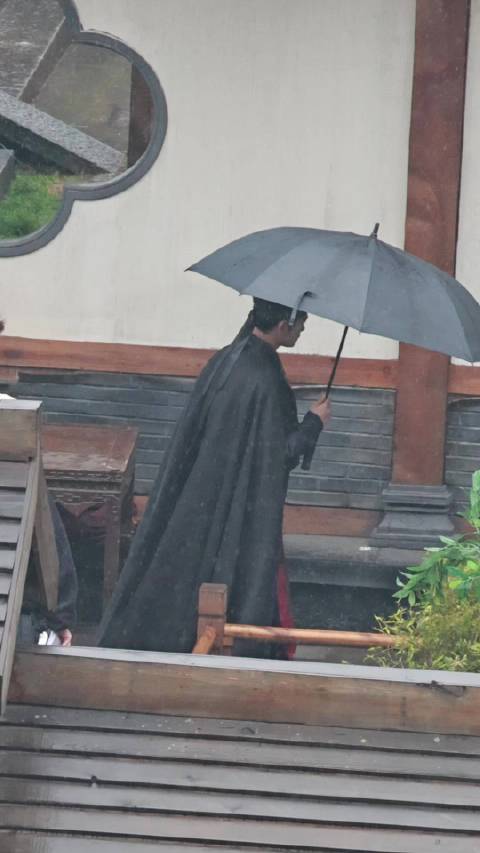 天选的古人气质 赵皑正缓缓走过