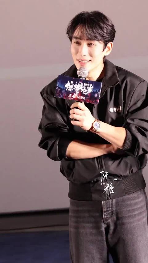 就是一个可爱小宝宝来的，但是有时候也会变成猛男！