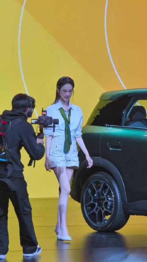 已经把陈都灵走路视频反复看了十遍，满分女嘟嘟