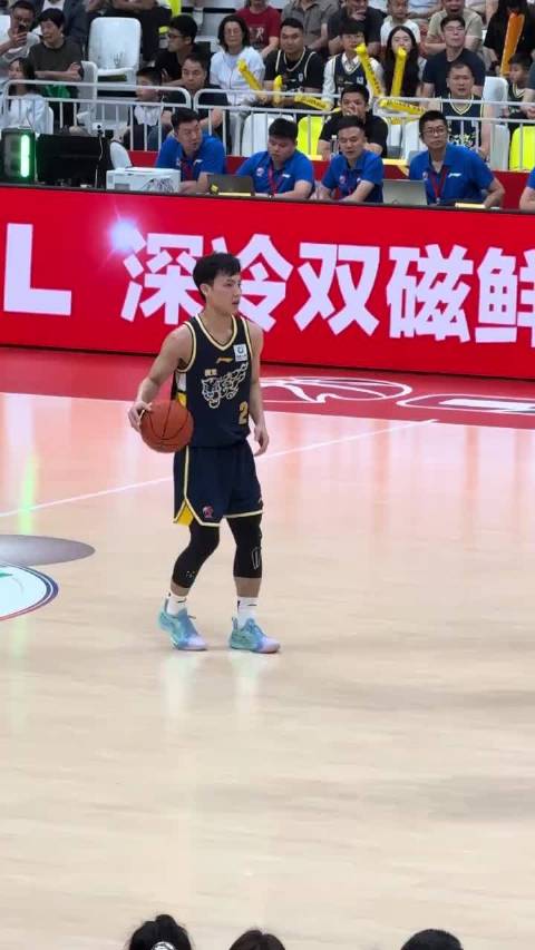 这球 徐杰应该投三分