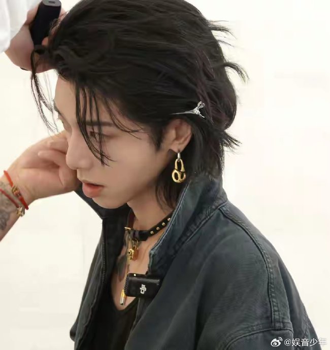 华晨宇私下为何如此亲和？他平时与粉丝的互动模式是怎样的？