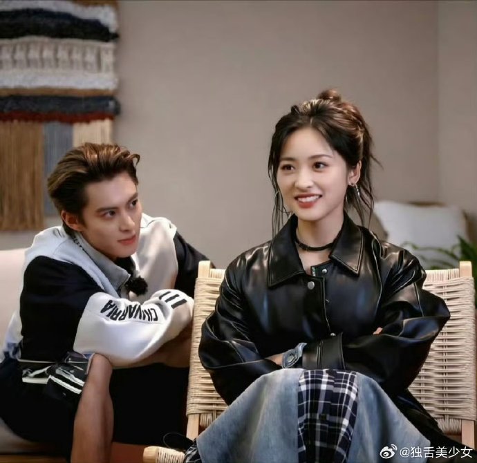 除了综艺合作，王鹤棣和沈月八年里还有哪些公开交集？