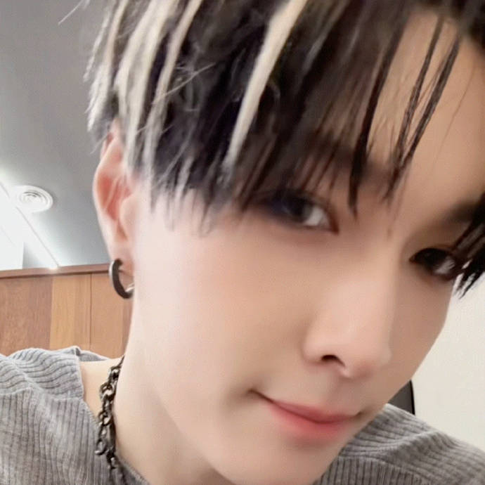 张艺兴凭何行走自带300%回头率？骨相舞台人格缺一不可