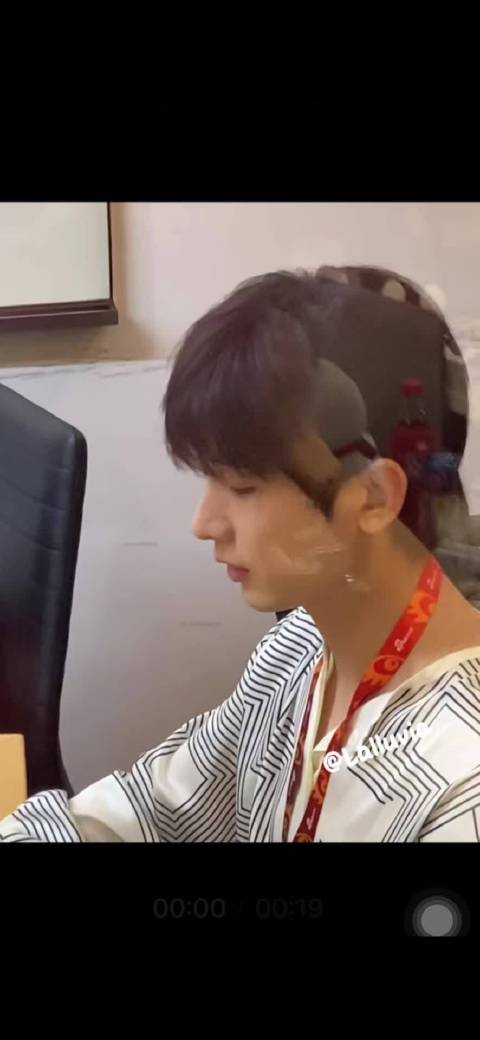 不得不承认，我们成毅在莲花楼扫楼时的视频确实可爱的不得了