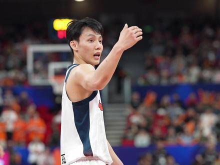 上海球迷齐呼“晚安徐杰”，徐中锋会如何接招？悬念拉满！