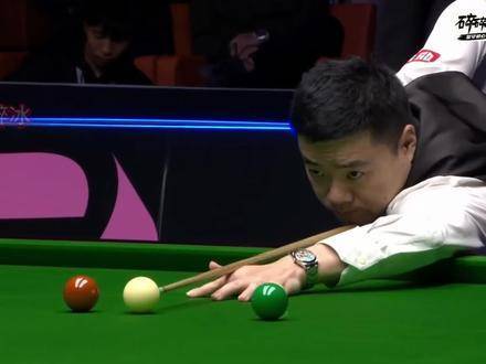 丁俊晖轰出价值33000英镑的单杆，囧哥仅一击便定乾坤，球迷笑得合不拢嘴