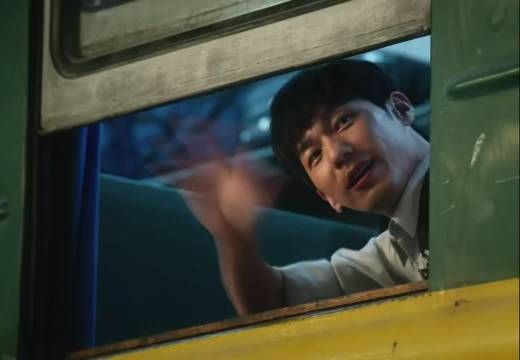 白宇车站离别戏演绎中式亲情，父母爱意无声胜有声