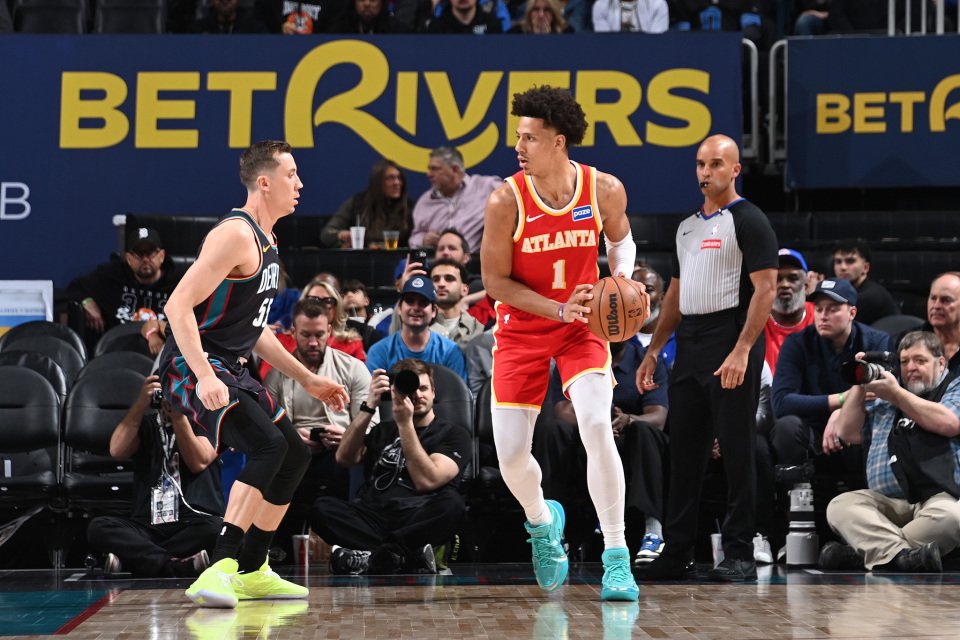 老鹰加时险胜活塞拒21分逆转 杰伦复出27+8+12杜伦26+14丢绝杀