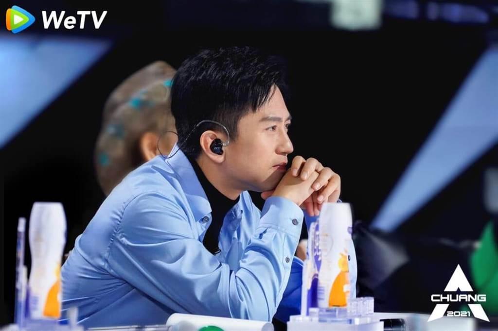 邓超被学员逗乐,《创造营2021》小鲜肉唱跳吸睛