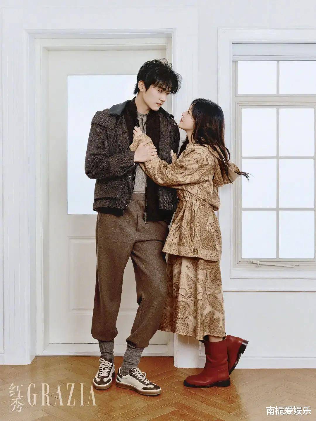 陈妍希周柯宇《红秀GRAZIA》封面，营造对峙与守护的美感