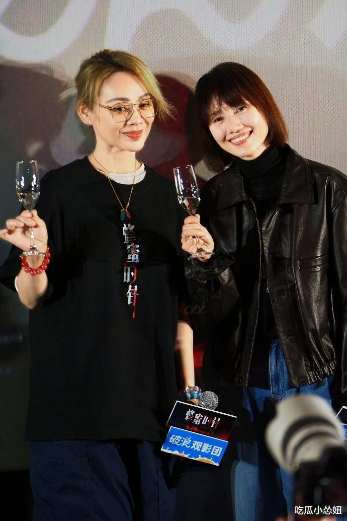 宁静与袁泉路演现场喝交杯酒,电影《蜂蜜的针》被拍3次耗时10年