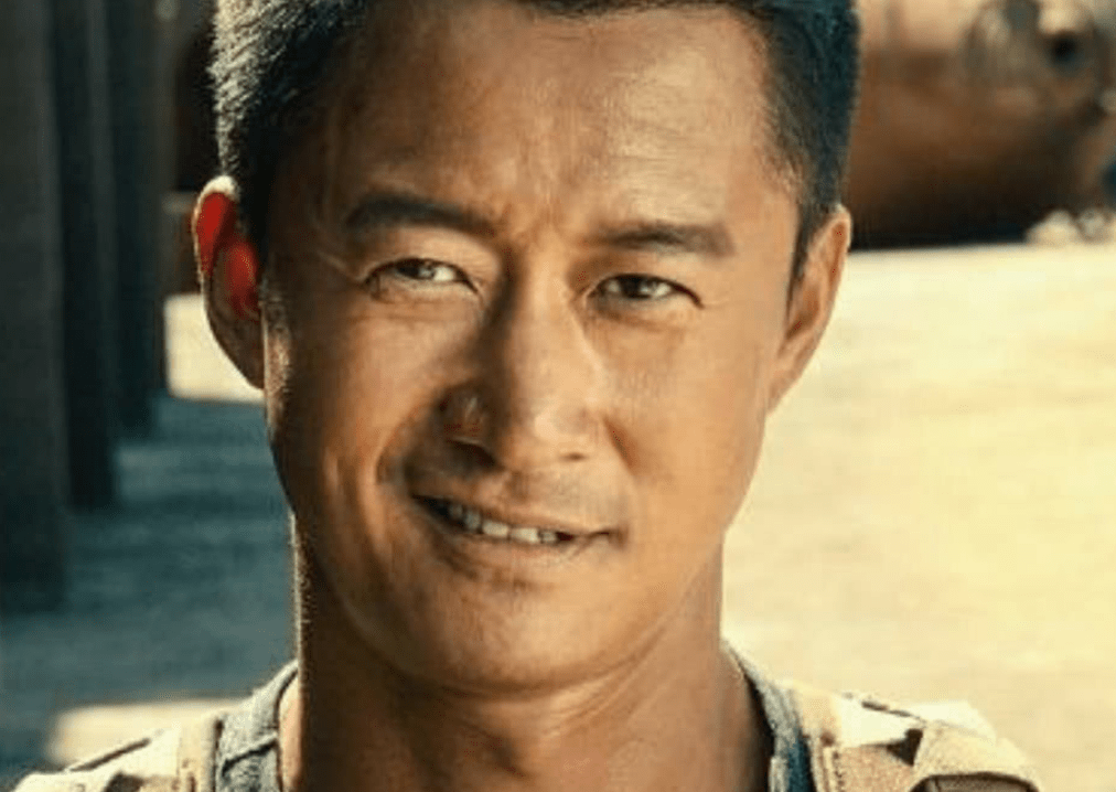 谢楠独自带两个儿子外出,一身男装打扮让人认不出,二胎正面曝光