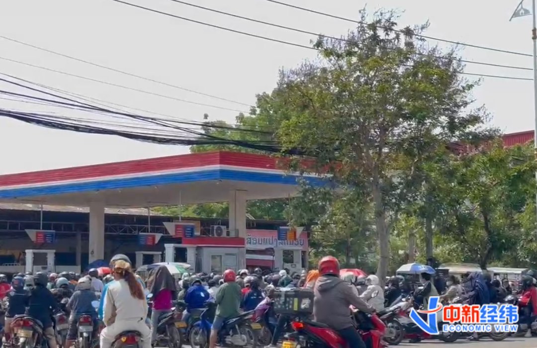 “开奥迪的客户改坐地铁”，电车4S店销售火爆！东南亚华商亲历“油荒”