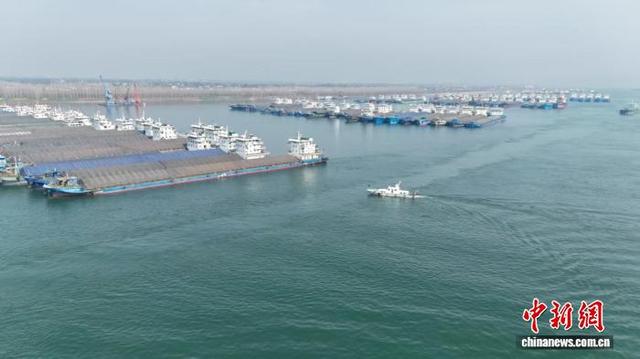 海巡艇在宜昌港区巡航。宜昌海事局供图