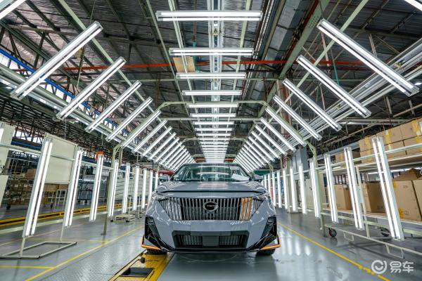 2025年汽车变革:比亚迪智能刹车,吉利策略胜利