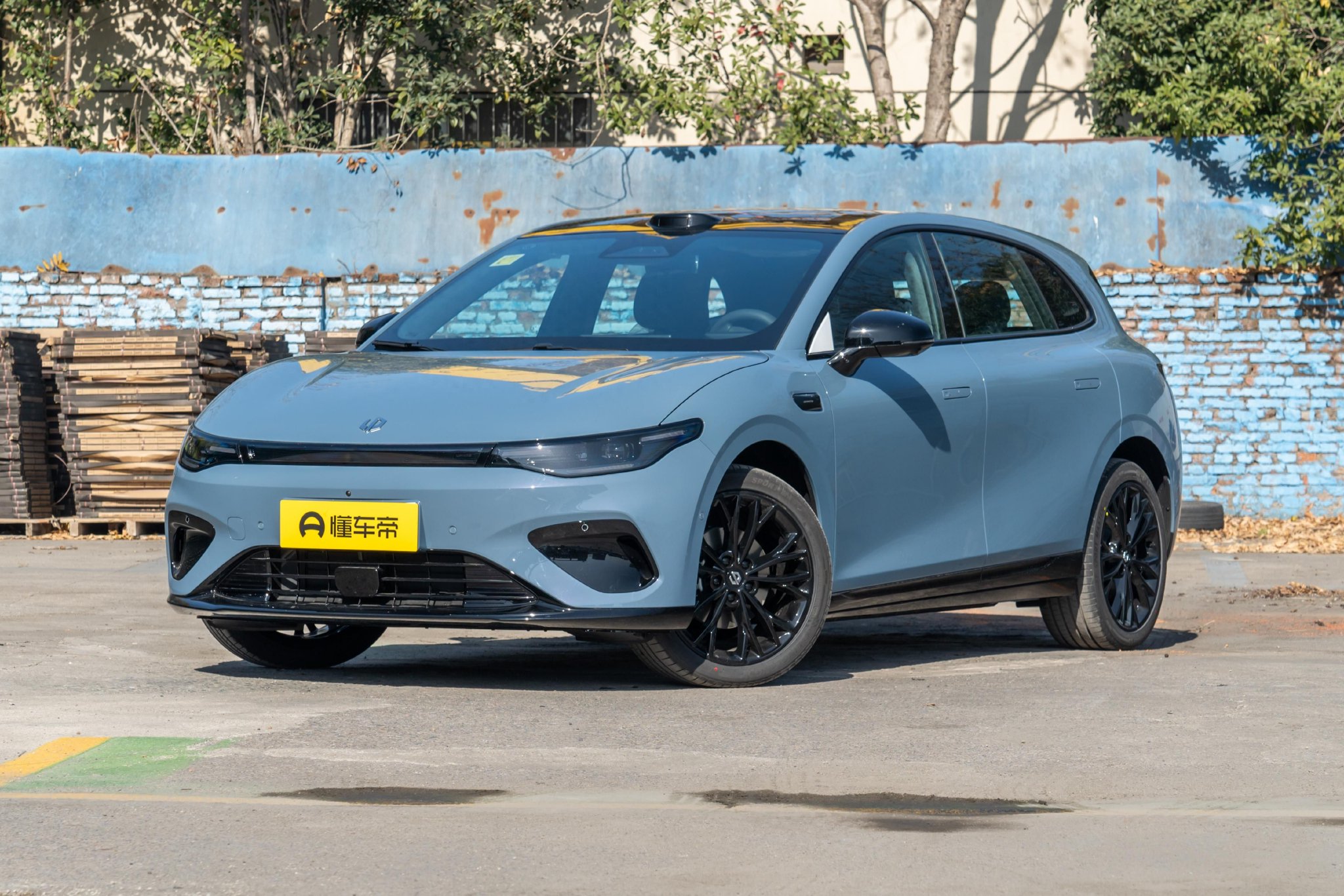 三月权益倒计时!零跑Lafa5　2026款605　Max,续航与智能如何取舍?