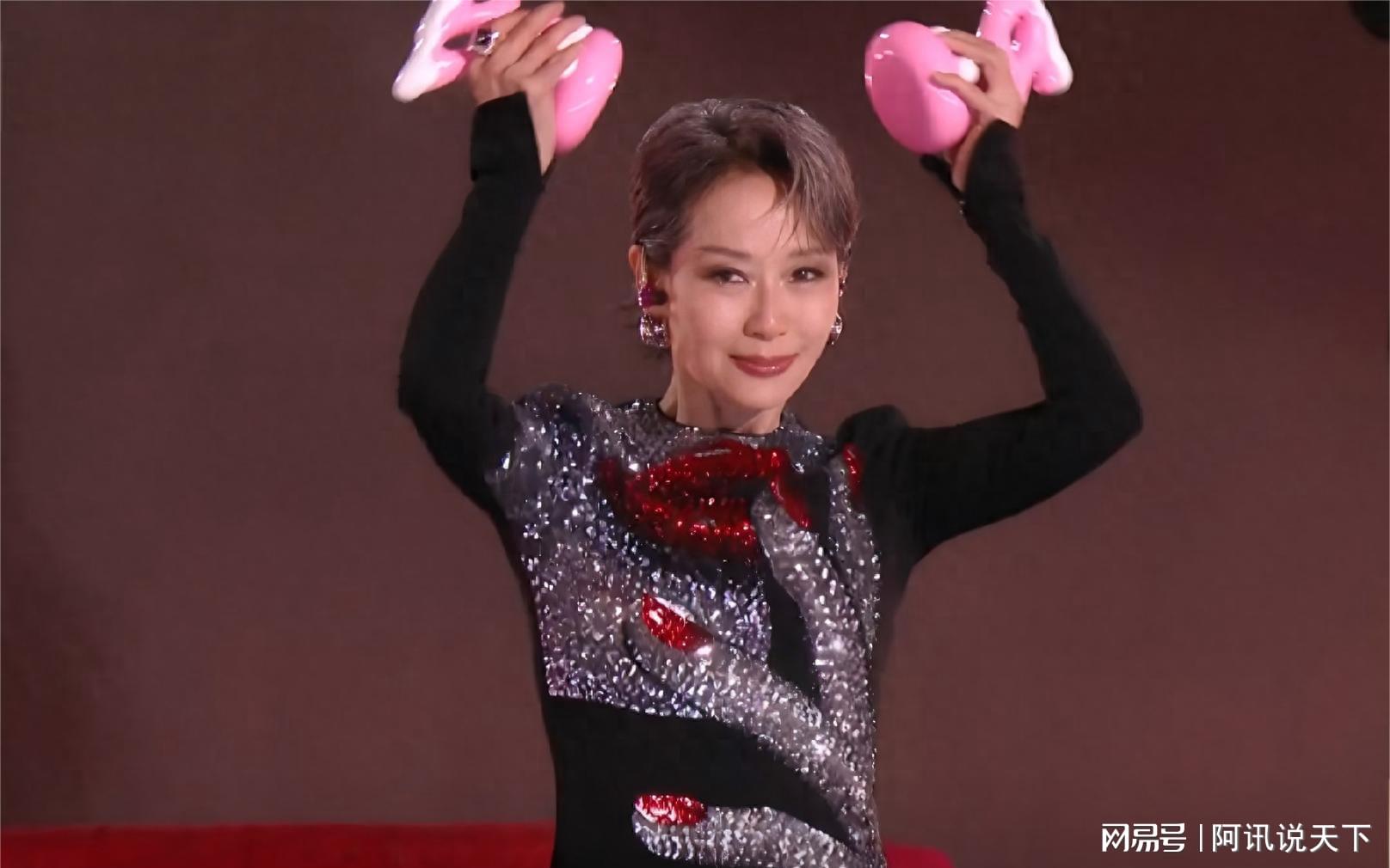 浪姐6收官10人成团，叶童C位意料之中，两人值得商榷，两人意难平|侯佩岑|叶童|星光大赏|曹颖|李晟|王珞丹|祝绪丹