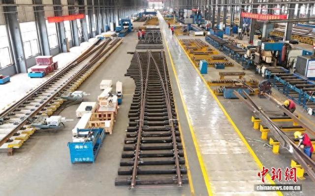 出口阿根廷的国产铁路道岔。铁建重工供图