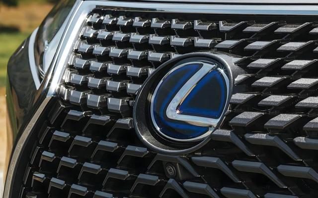 进口车的销量腰斩，意味着什么？