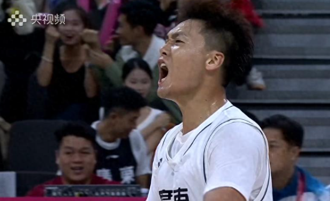 惨烈的辽粤大战!继伟伤退，广东19分大胜4人满分，杜锋复仇杨鸣