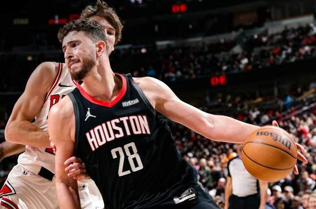 火箭锋线一喜一忧，史密斯16+12 进攻手段升级 伊森决战时刻被弃用