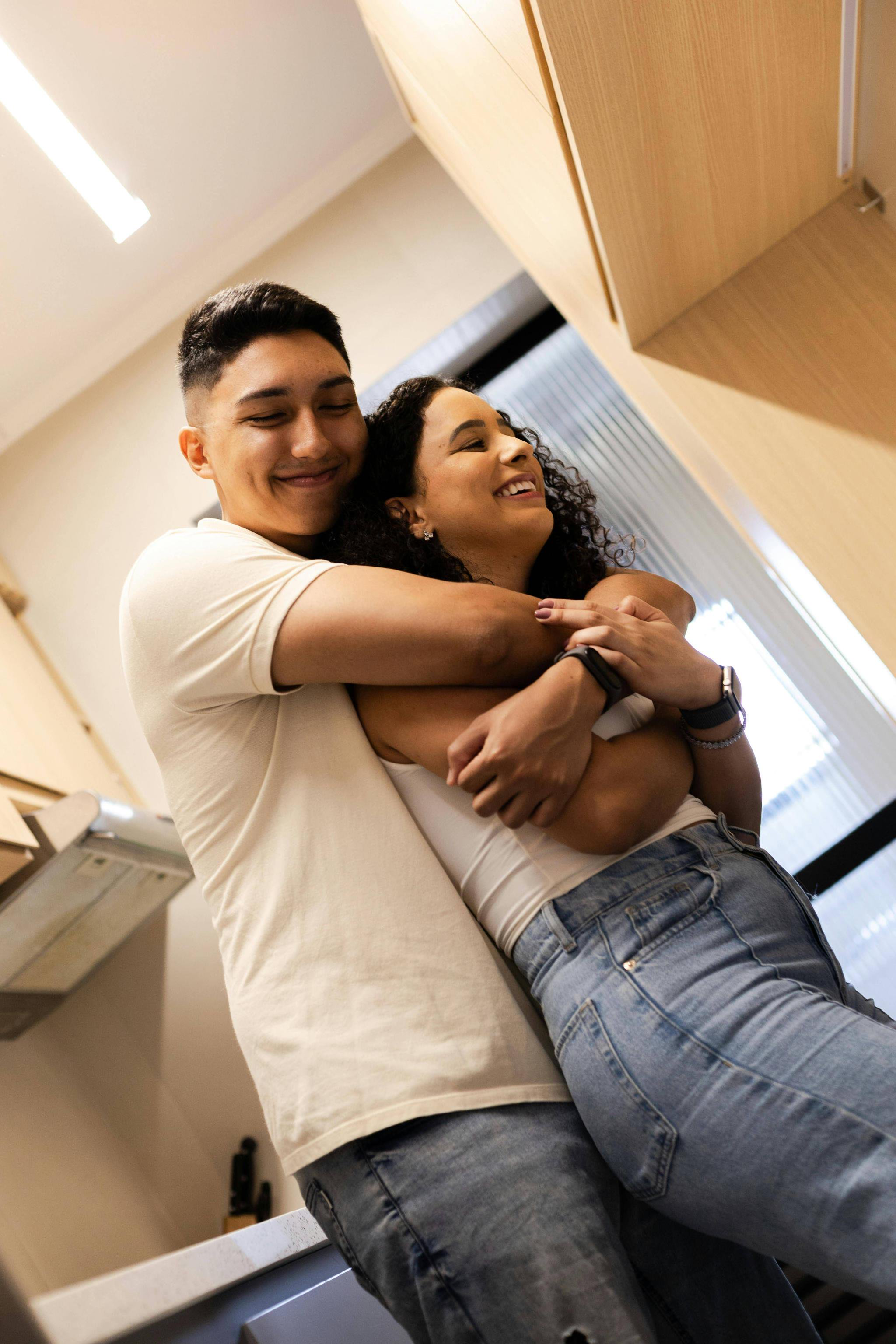 张杰43岁冬日穿短袖 陪谢娜看舞剧《牡丹亭》 感情稳定让人羡慕