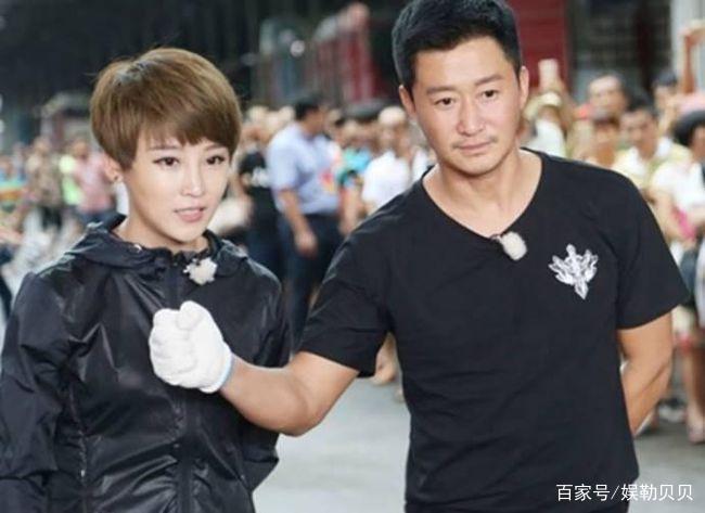 谢楠带俩儿子探班吴京,“吴家兄弟”看着爸爸骑马秒变小迷弟