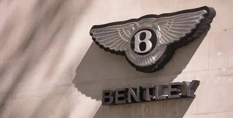 宾利也要撑不住了!利润腰斩+裁员，超豪品牌们怎么了_阿斯顿·马丁_销量_中国