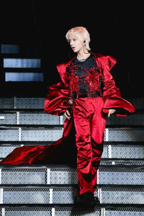 连续三晚烟花秀!华晨宇火星演唱会(南京)多位一体展现“火星乌托邦”