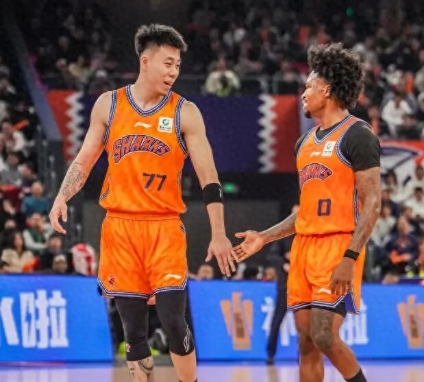 CBA综述!三大豪门齐获连胜,郭士强弃将大爆发!最新排名乱了_新闻