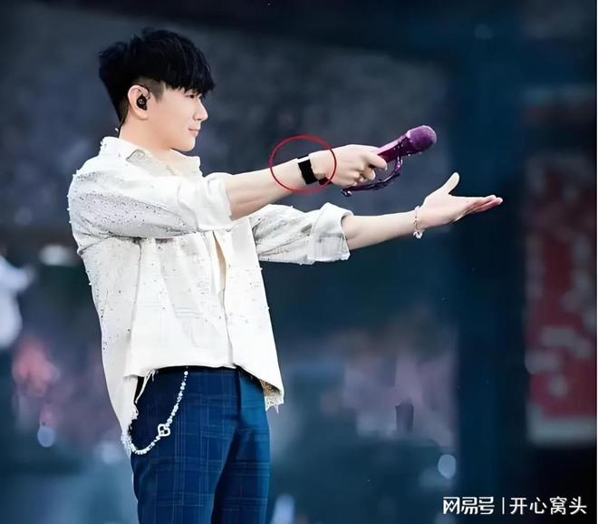 “生命沙漏加速”象征中年艺人健康危机，林俊杰当心脏与掌声共振