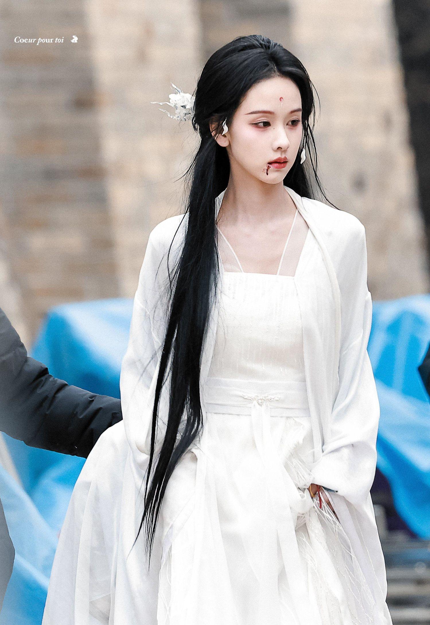 [陈都灵][新闻]250308 陈都灵《月鳞绮纪》新路透引热议,粉丝称赞不断——本命星新闻