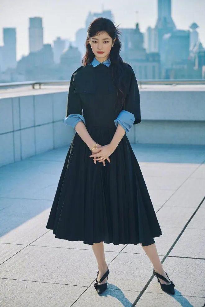 徐若晗这 PRADA 松弛感,把 “高智精英” 穿成了刚下班的随性